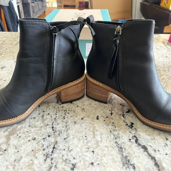 Black Toms Women’s Leather Bootie size 8 - Picture 5 of 6